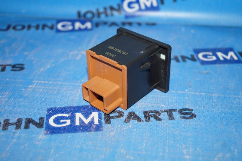 картинка Кнопка включения парктроника 15830573 Cadillac Escalade GMT800 от магазина JohnGMparts