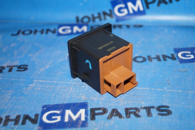 картинка Кнопка включения парктроника 15830573 Cadillac Escalade GMT800 от магазина JohnGMparts