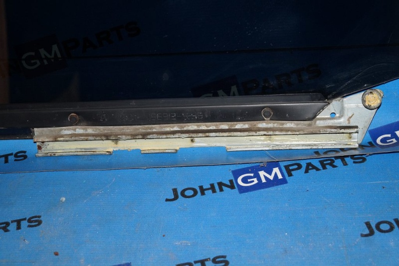 картинка Стекло двери задней правой 15989988 Chevrolet Tahoe GMT410 от магазина JohnGMparts