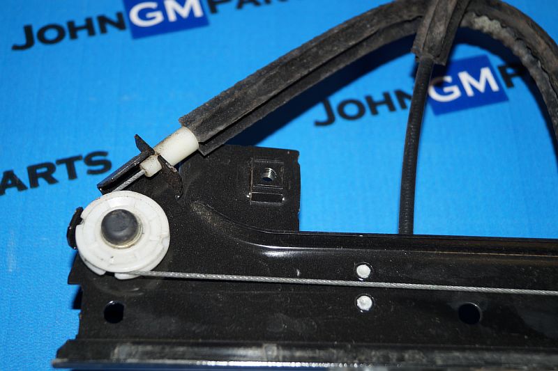 картинка Стеклоподъемник задний левый 15893782 Chevrolet Trailblazer от магазина JohnGMparts
