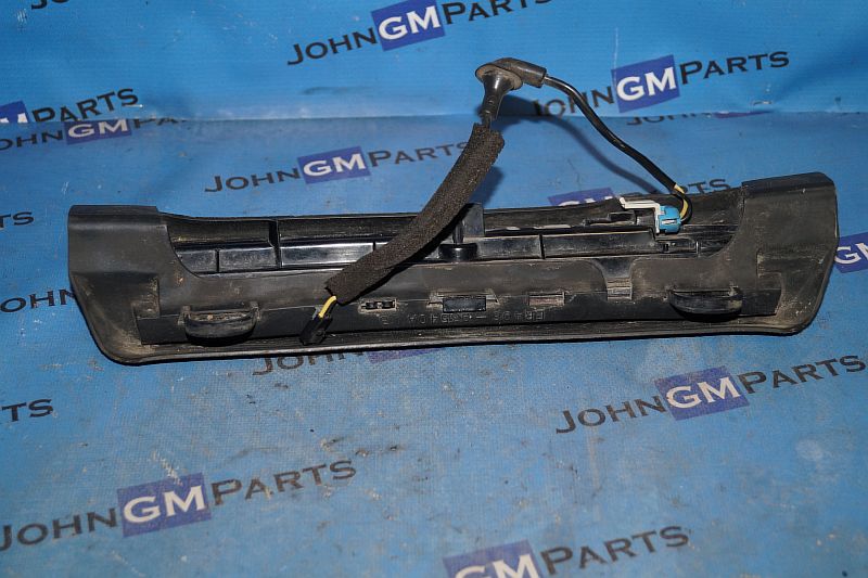 картинка Стоп-сигнал дополнительный 15170955 Chevrolet Tahoe GMT800 от магазина JohnGMparts
