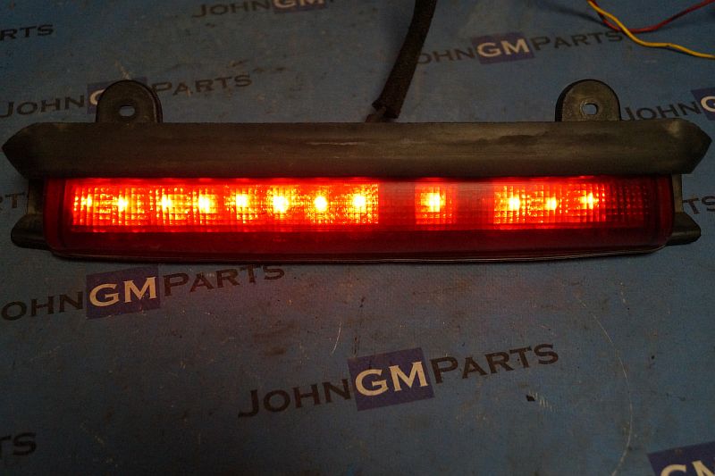 картинка Стоп-сигнал дополнительный 15170955 Chevrolet Tahoe GMT800 от магазина JohnGMparts