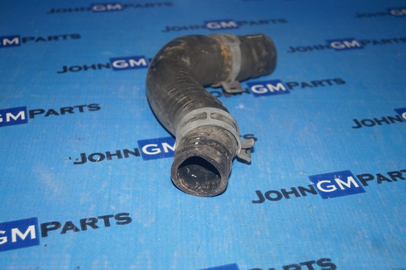 картинка Патрубок радиатора верхний 15160996 Chevrolet Trailblazer от магазина JohnGMparts