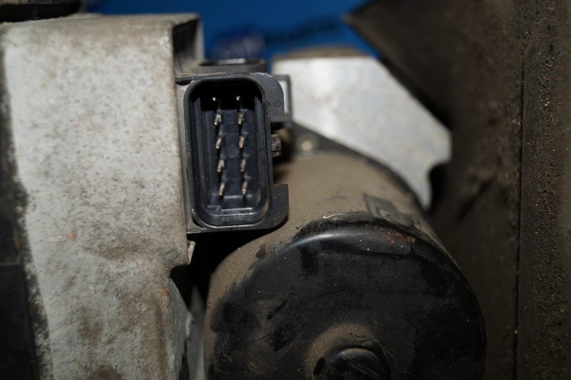 картинка Блок ABS 12475489 Chevrolet Tahoe GMT410 от магазина JohnGMparts