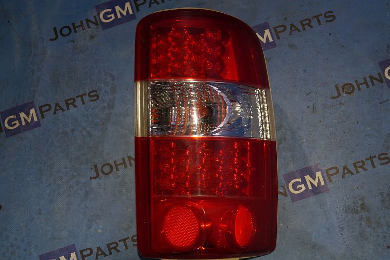 картинка Фонарь задний правый 19168991 Chevrolet Tahoe GMT800 от магазина JohnGMparts